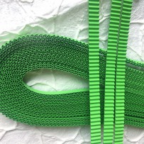 Korean corrugated strips for quilling, Light green (10 pieces)